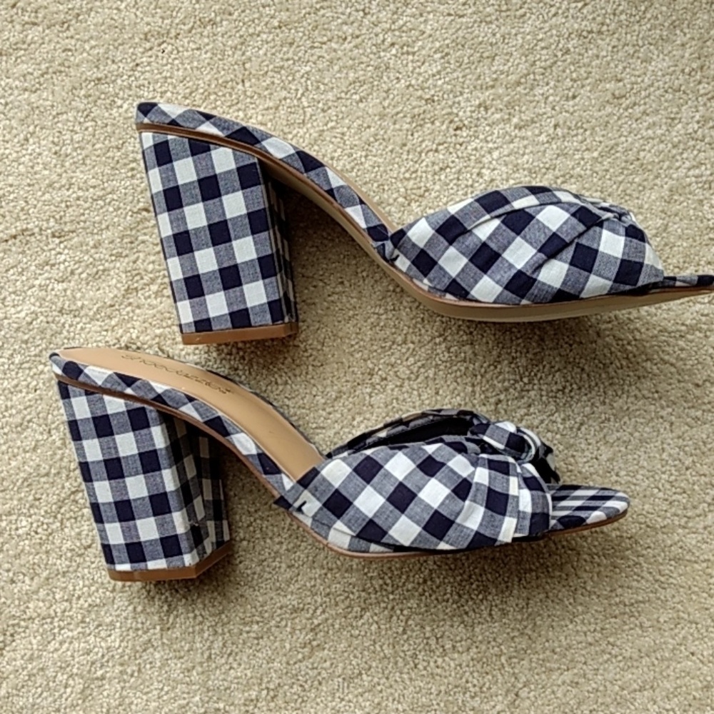Shoes - Picture 2 of 4